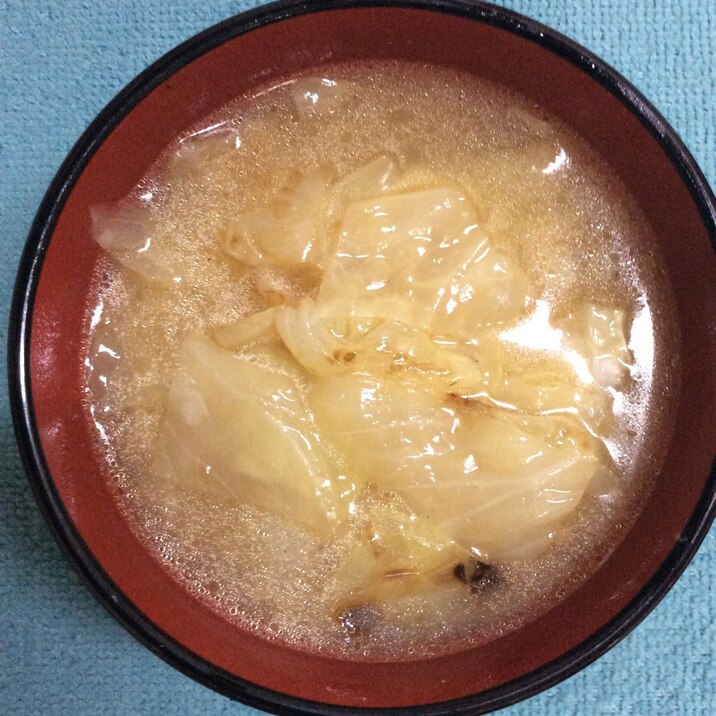 ごま油の香り♪炒めキャベツの味噌汁